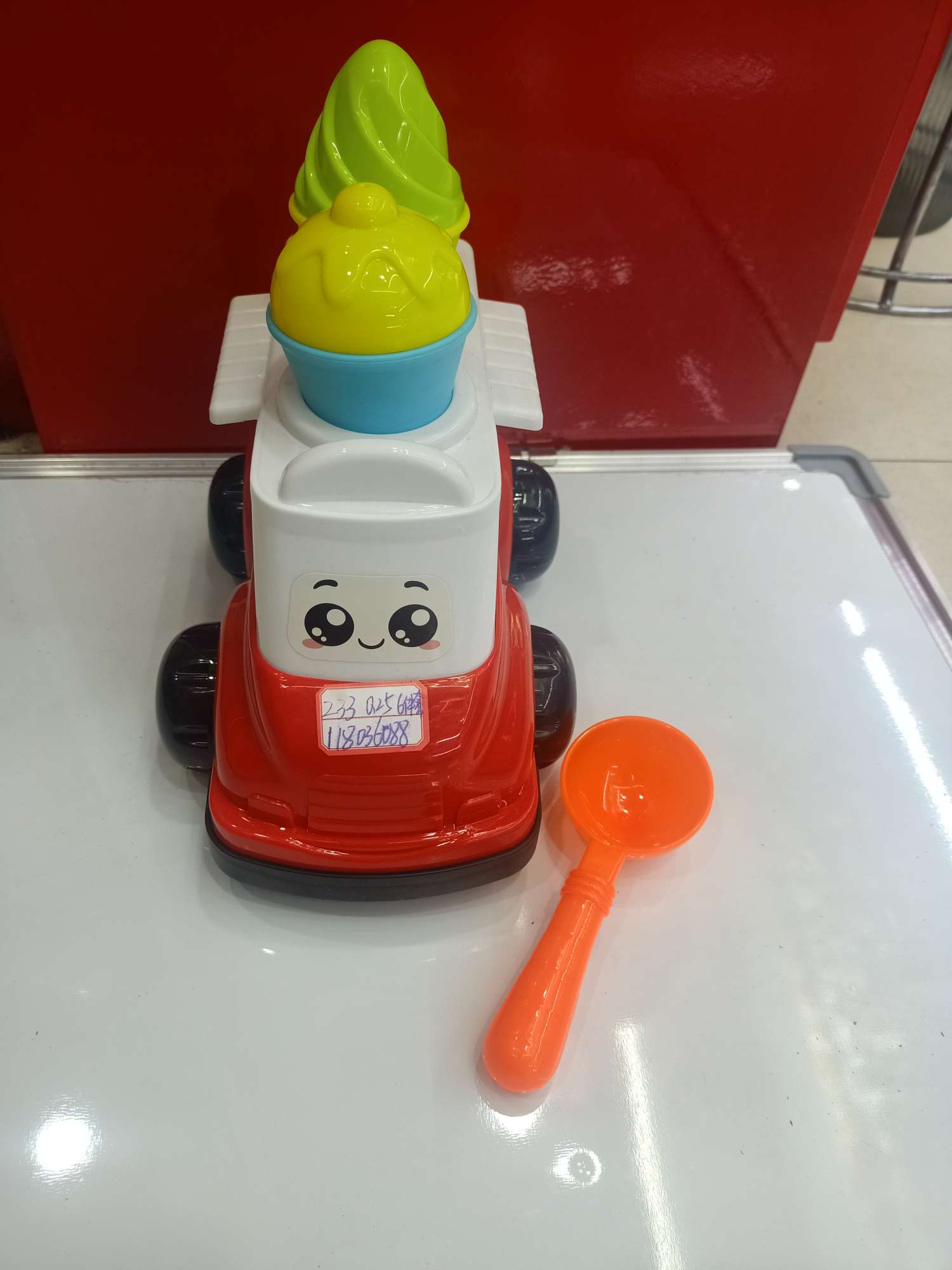 儿童塑料沙滩雪糕玩具车，内配塑料冰淇淋型号233欢迎选购。