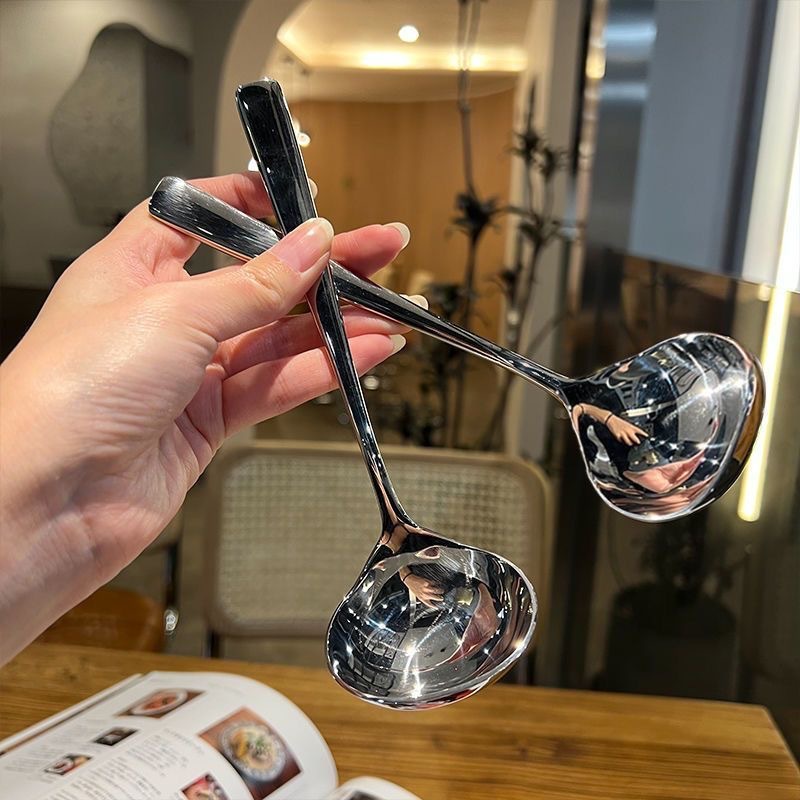 Stainless steel soup spoon, popular Korean-style large-headed spoon, long-handled drinking spoon, large soup shell, soup and porridge spoon, restaurant hot pot spoon Application Scenario