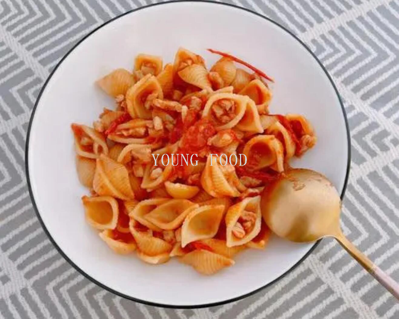 待煮面条实物图