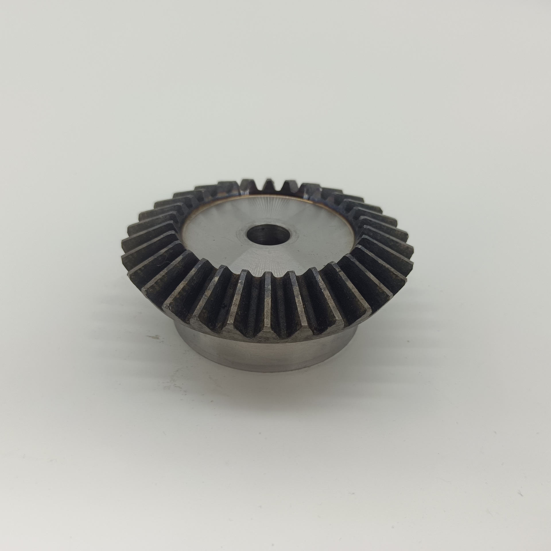 Bevel gear steel quenched spline bevel gear carburized high-precision bevel tooth spiral bevel gear manufacturer offers discounted supply Application Scenario