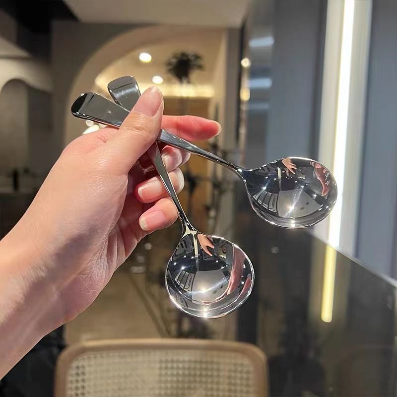 304 stainless steel Korean-style round spoon, household spoon, cute soup spoon, internet-famous spoon, children's round spoon, spoon, food-grade spoon Application Scenario
