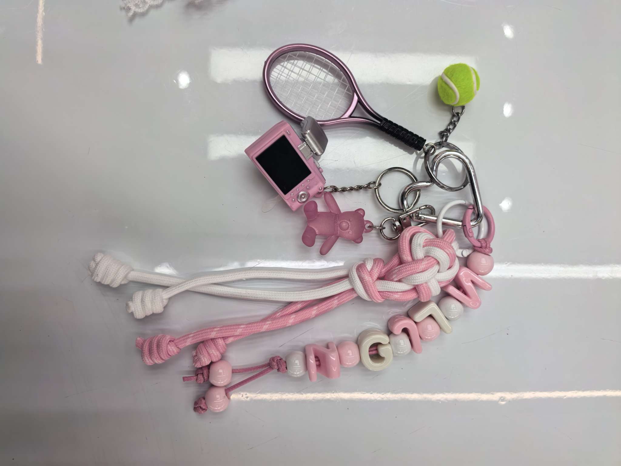 New styles of bags, pendants and accessories are here. Short and fashionable mobile phone chains for women details Picture