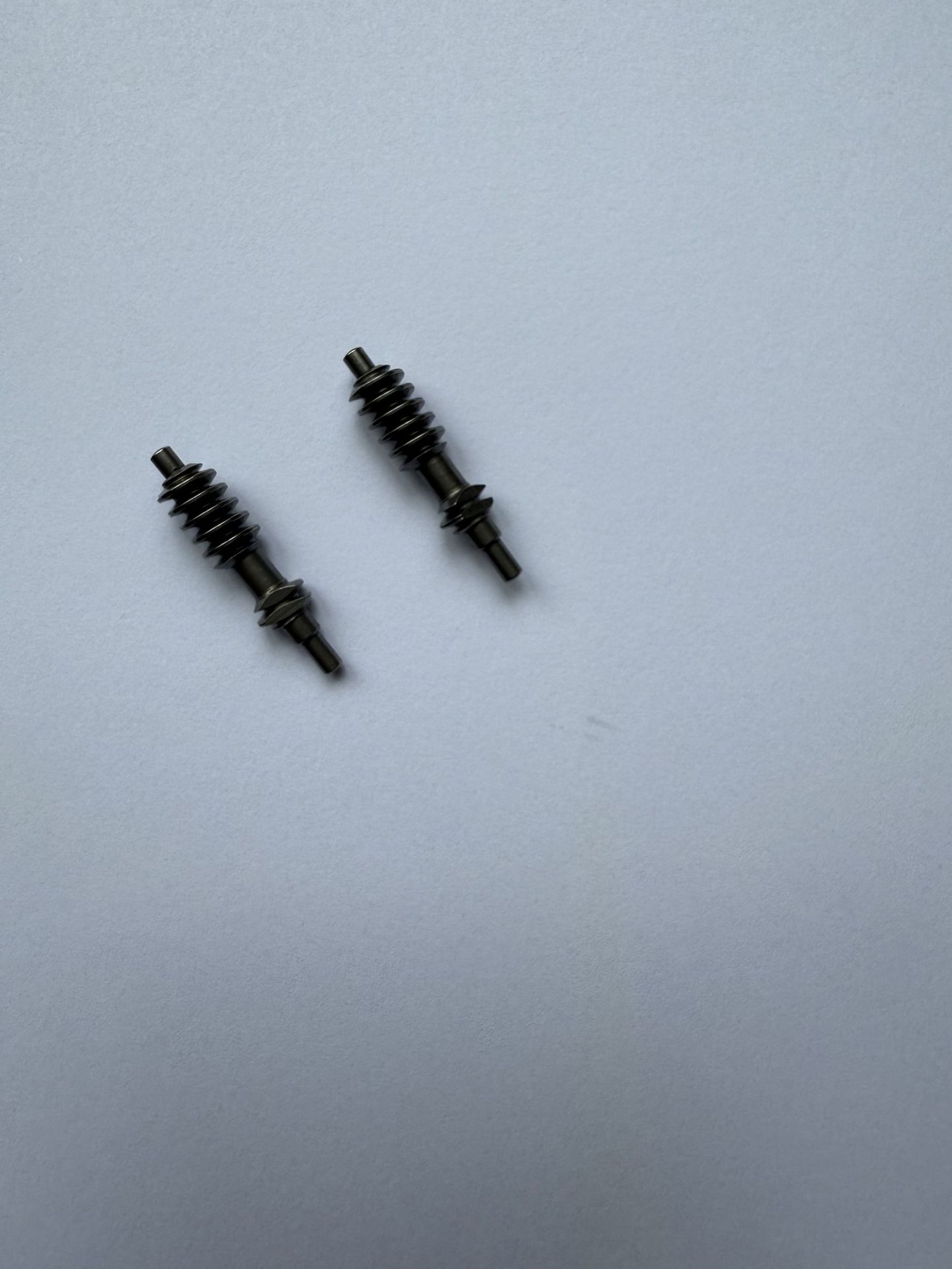 The transmission worm electric folding device has a module of 0.67, 1 head, an outer diameter of 7.6, a length of 34, and can be rotated left or right undefined