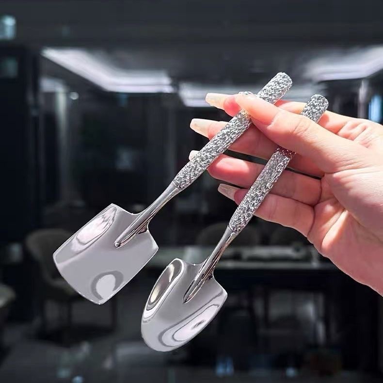 Internet-famous watermelon spoon, stainless steel tree-patterned shovel, square shovel, household watermelon and fruit spoon, cake and dessert spoon, shovel Application Scenario