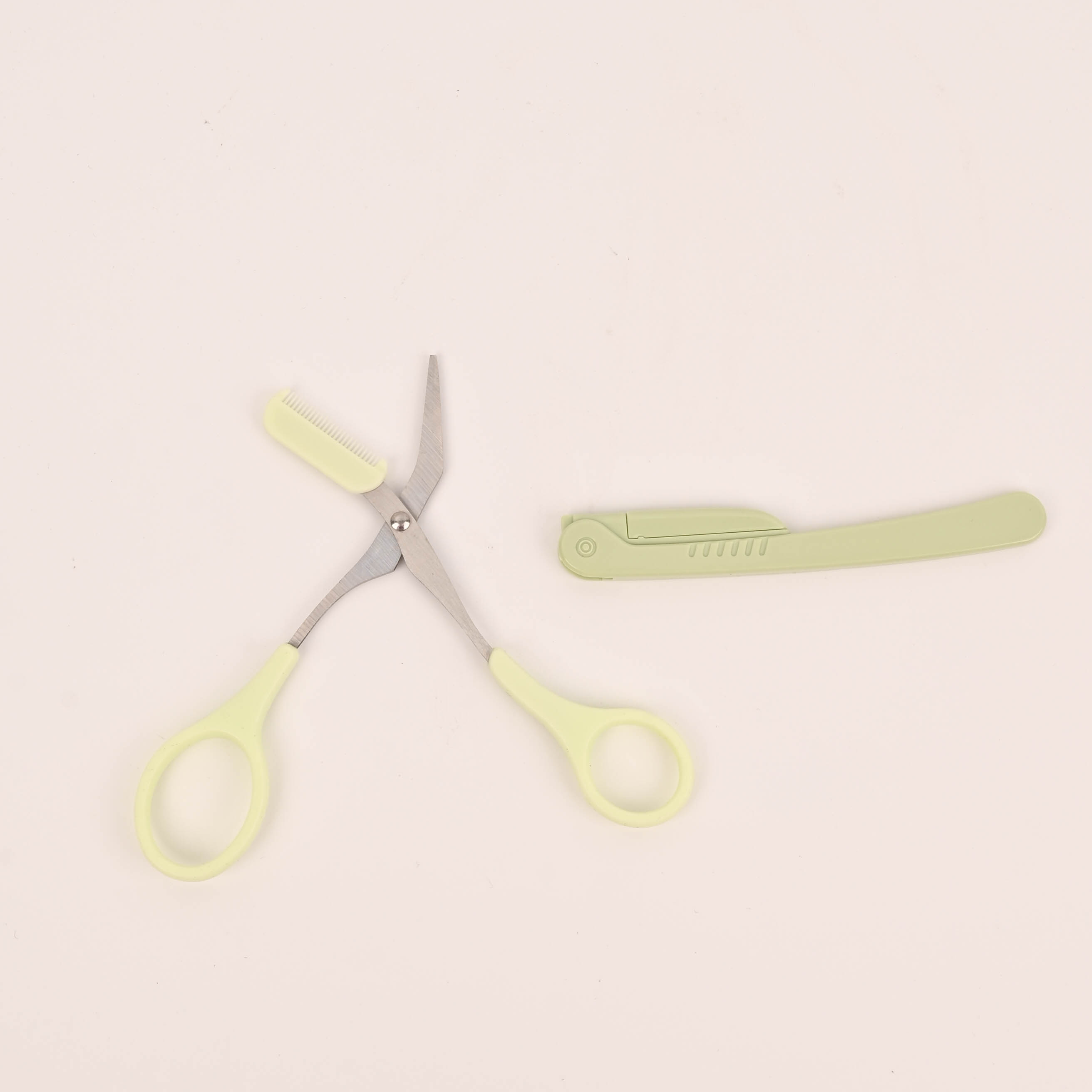 Tijeras de corte de cejas con peine de ceja corte de cejas principiante principiante belleza maquillaje corte de cejas tarjeta japonesa decoración cejas herramientas Application Scenario