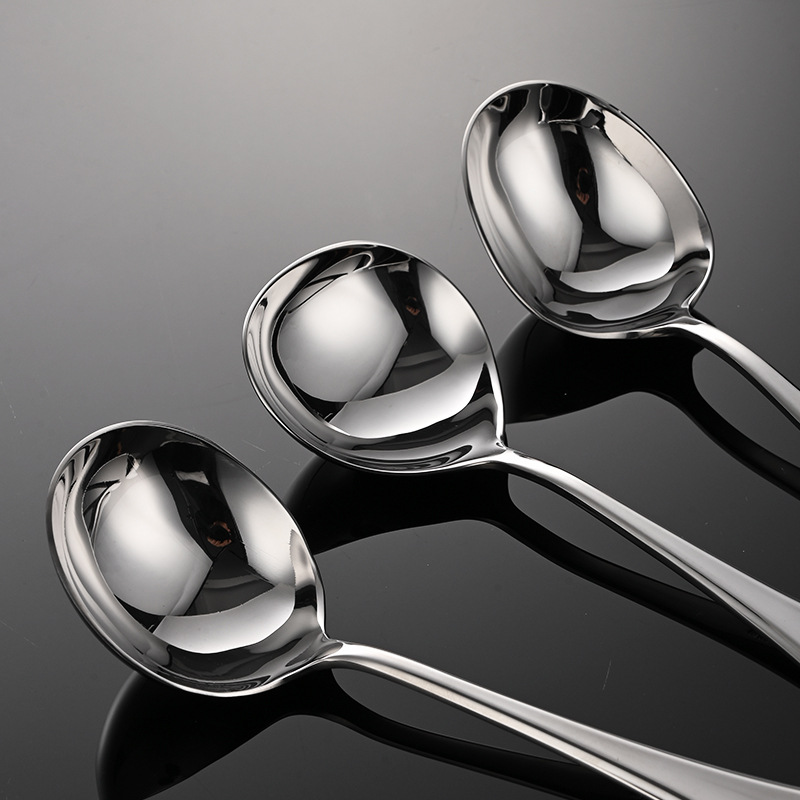 304 stainless steel public spoon, soup spoon, thickened spoon, spoon, restaurant hot pot spoon, soup shell, Western restaurant and hotel serving spoon Application Scenario