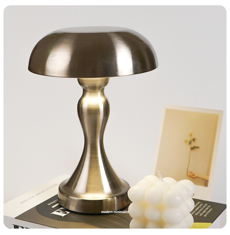 北欧铁艺高脚新款酒吧餐桌桌面触摸充电LED金属家居卧室轻奢台灯 详情图5