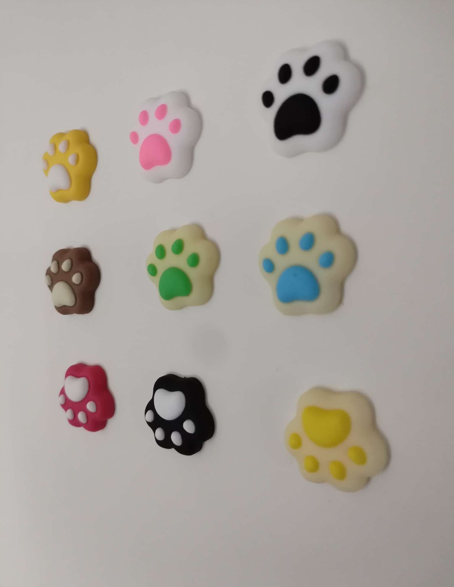 Cartoon PVC soft pegamento adorable bearpaw accesorios, crocs, caja de teléfono parche de refrigerador. detail image 5