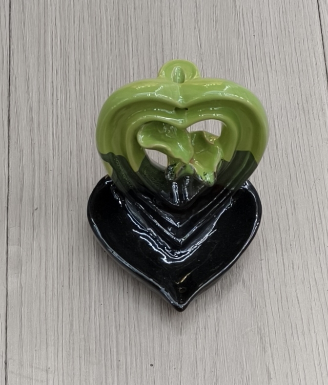 一件绿色心形陶瓷工艺品节日礼品倒流香香炉熏香香薰炉