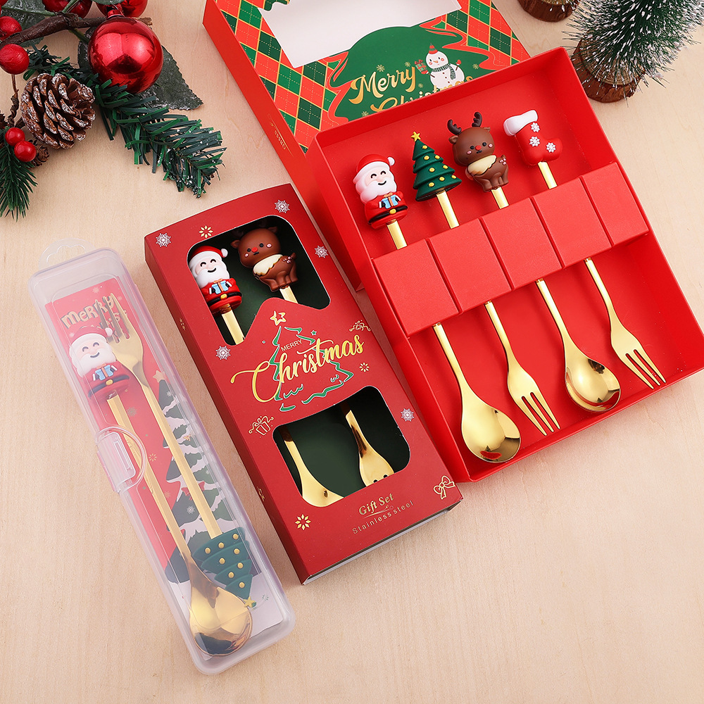 Cross-border Christmas spoons and forks, stainless steel tableware, cartoon spoons and forks, reindeer spoons, dessert spoons and forks, Christmas set Application Scenario