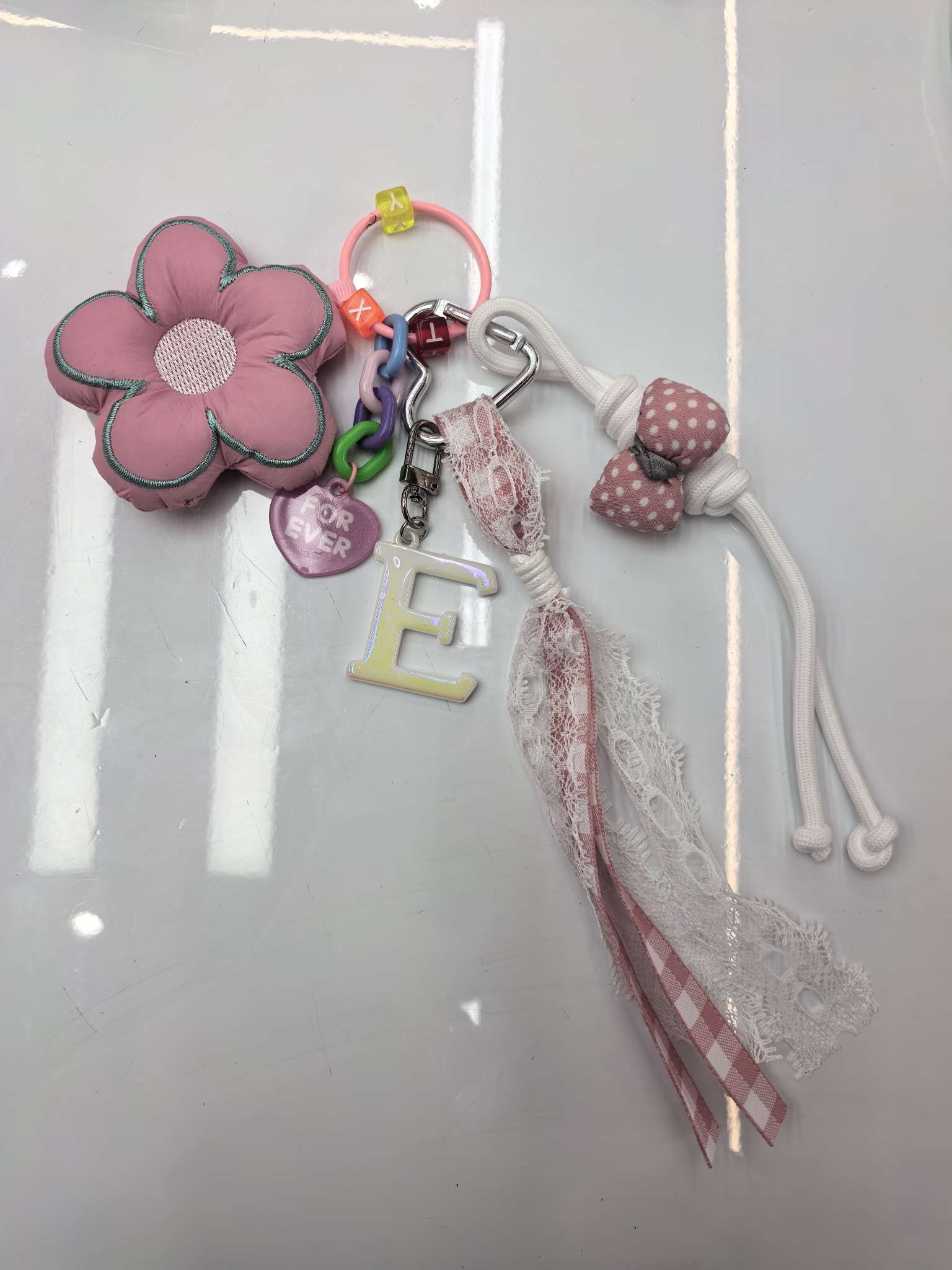 New styles of bags, pendants and accessories are here. Short and fashionable mobile phone chains for women Item Picture