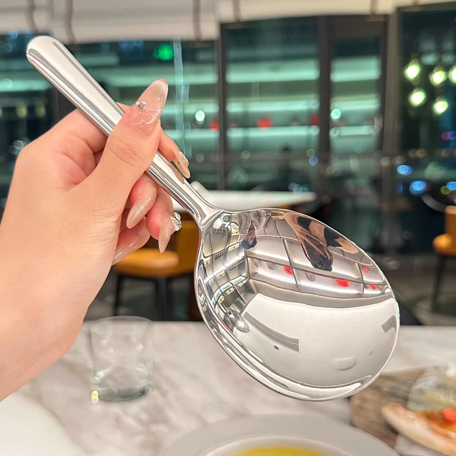 Stainless steel serving spoons, mini strainer spoons, rice spoons, hotel serving spoons, public spoons, household serving spoons, short-handled soup spoons and strainers Application Scenario