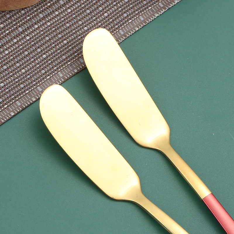 Cross-border 304 stainless steel cream knife, Korean long-handled jam knife, oiled cheese bread knife, butter knife, piping knife Application Scenario