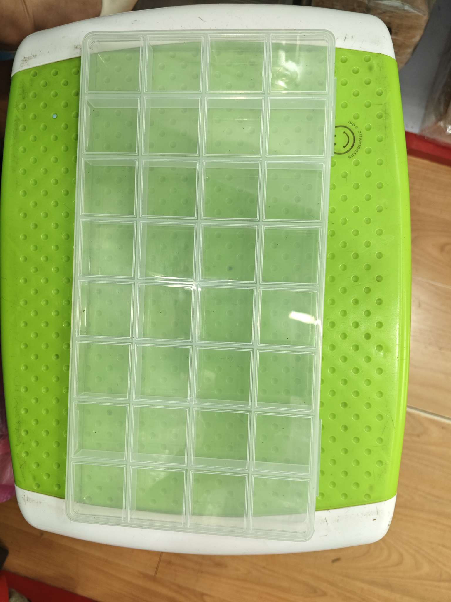 塑料包装容器多用途，可以分类放置各种小零件，小饰品……