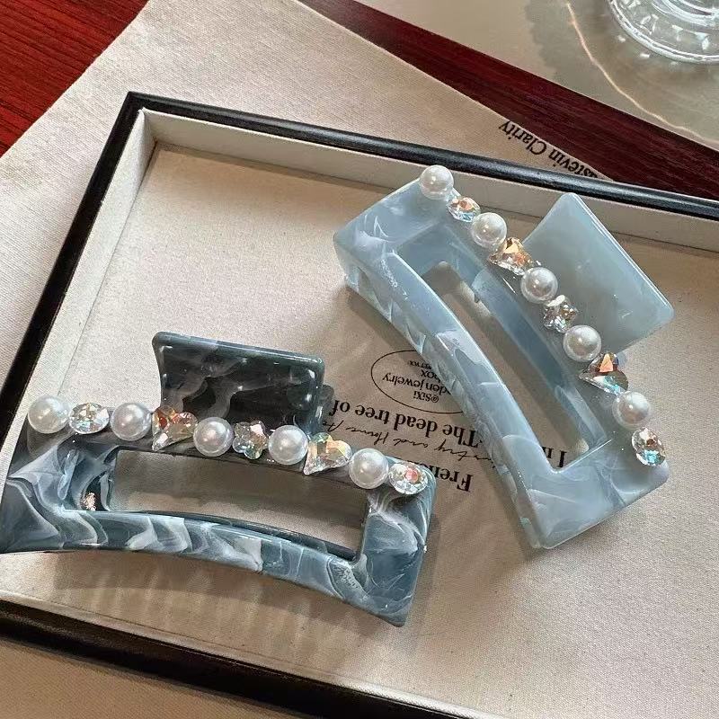 Korean-style haze blue acrylic water diamond grab clip, large square shark clip, back head plate hair clip headwear detail image 2