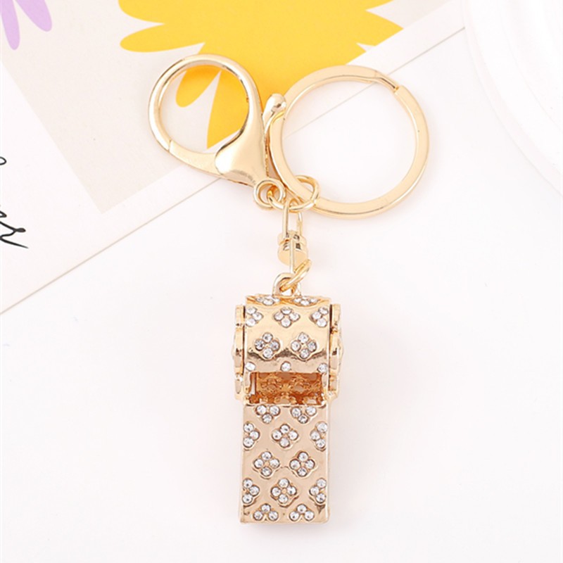 Exquisite water diamond double-layer whistle keychain, metal crystal whistle, car pendant keychain, small gift in stock, transparent clothes keychain, plush keychain, key, car keychain, keychain Application Scenario
