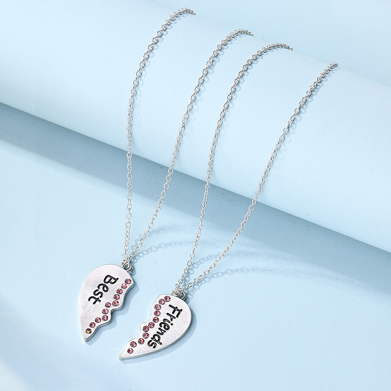 Wholesale of heart-shaped pendants, European and American cross-border personalized accessories, women's creative best friend heart-shaped letter spliced necklace, women's gift set Application Scenario