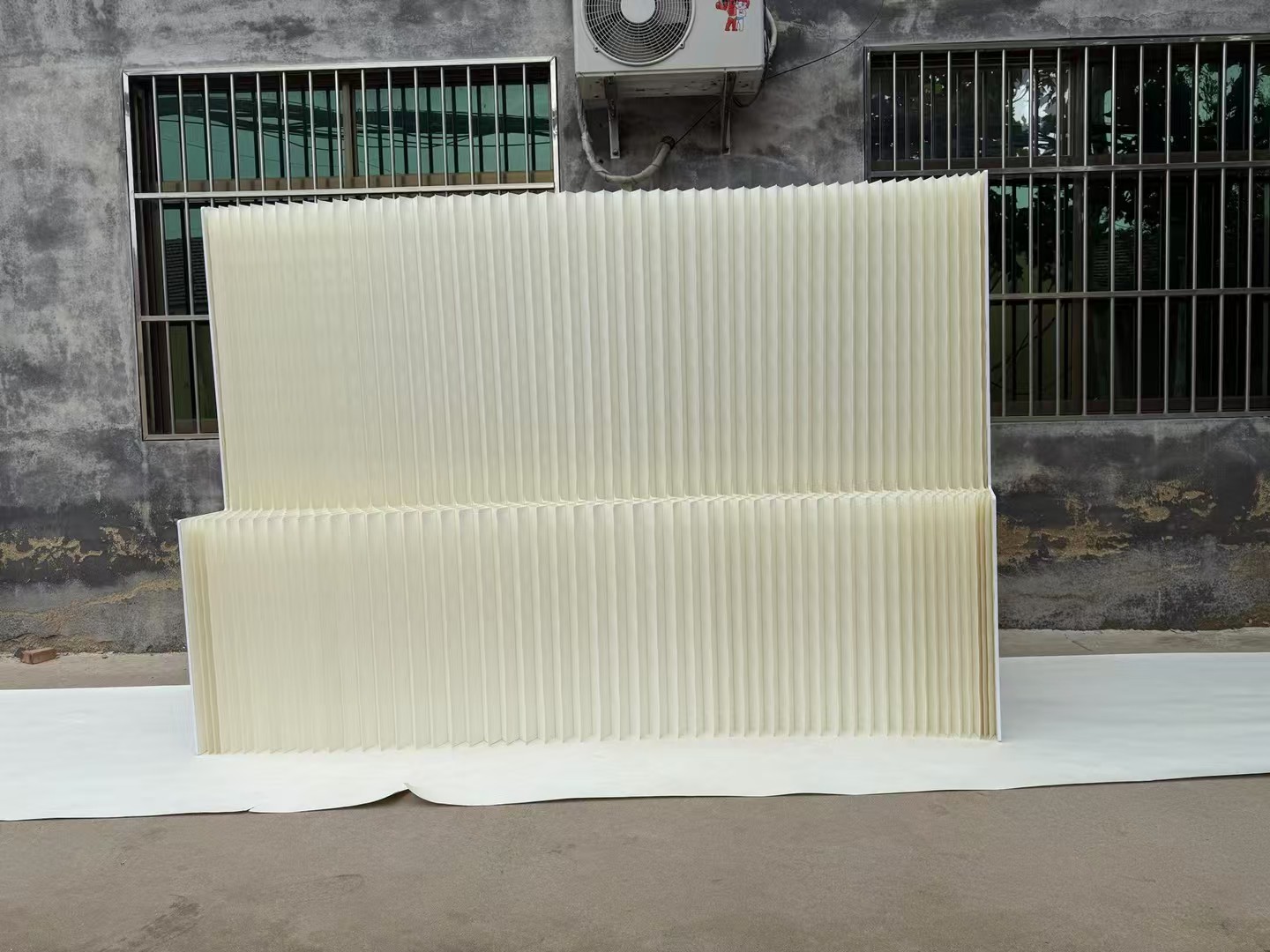 Exhibition layout: Product display, stretching display stands, accordion paper advertising letters, Xuan Mei Chen decoration, shelves, and storage racks Exhibition layout: Product display, stretching display stands, accordion paper advertising letters, Xuan Mei Chen decoration, shelves, and storage racks