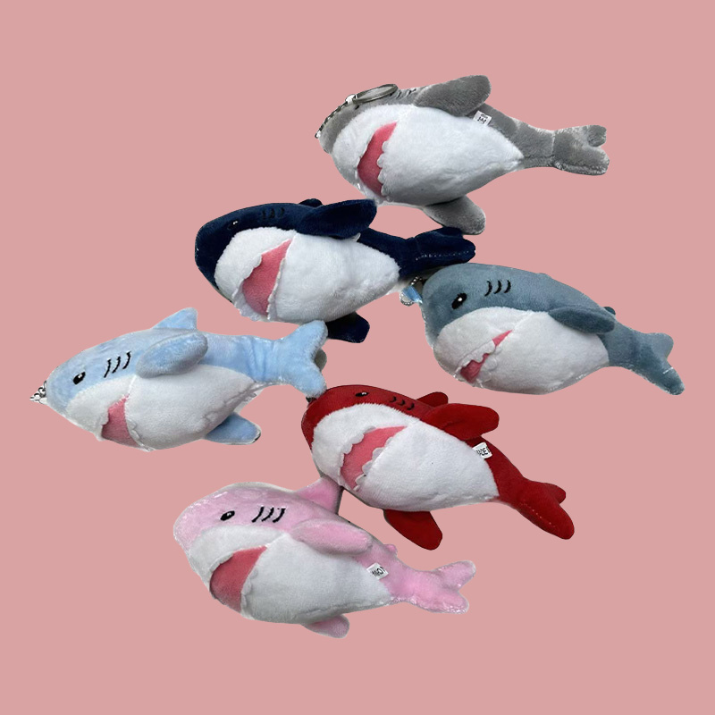鲨鱼毛绒玩具拟人动物海洋馆纪念品创意玩偶卡通周边挂件毛绒公仔挂件钥匙扣布偶挂件可爱装饰礼物夹娃娃机厂家直销
