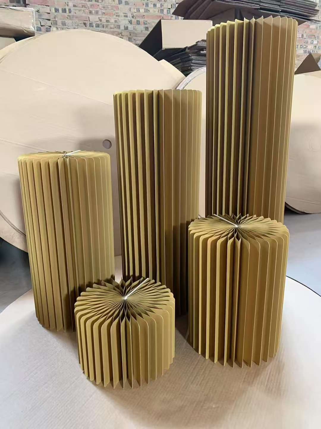 The creative clothing store features an island, a flowing water platform, display stands, cylindrical window display racks, display shelves, and balloon party tables that are densely packed Application Scenario