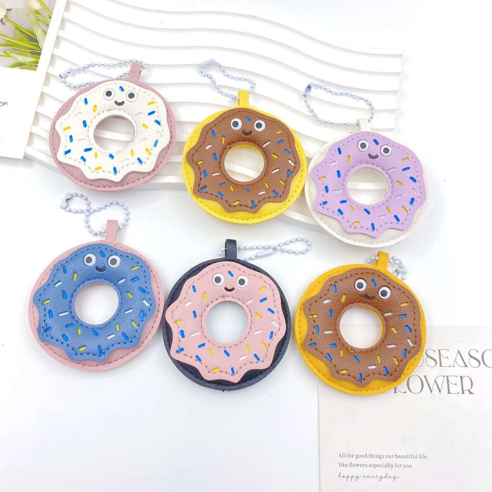 Creative handmade leather doughnut pendant, diy trendy mobile phone chain bag hanging, keychain hanging material, keychain accessories Application Scenario
