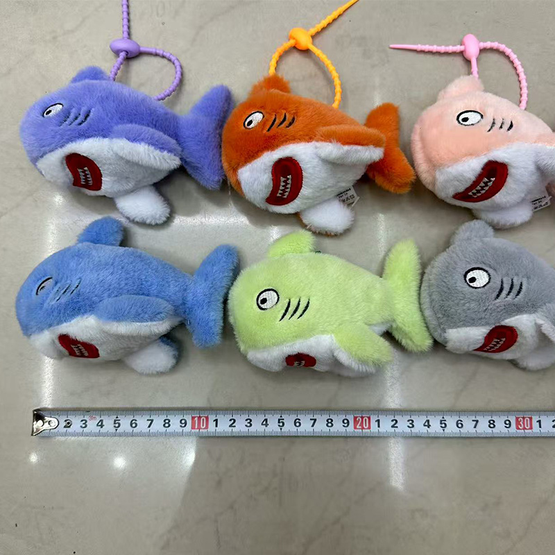 Plush toys, six-color sharks, Marine animal museum souvenirs, creative dolls, cartoon accessories, pendants, plush figurines, keychains, cloth dolls, cute decorations, gifts, claw machines, factory direct sales Application Scenario