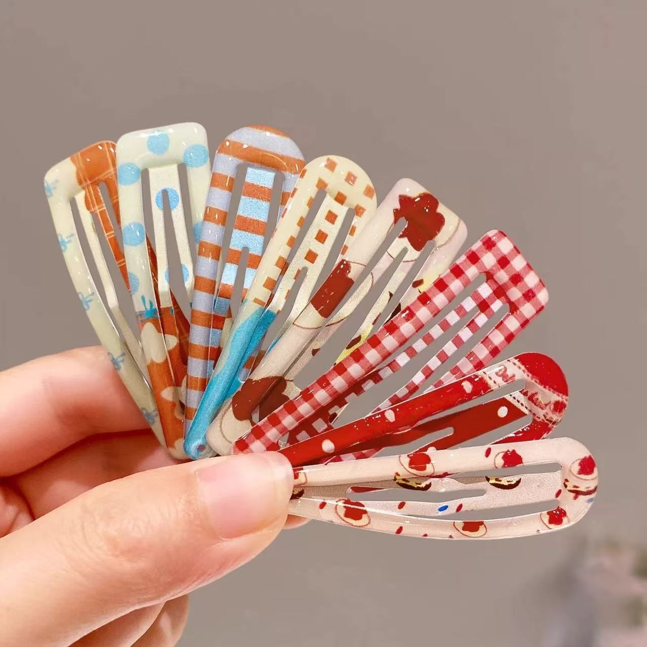 4 Cute children and girls' academy stir points hair clips, old-fashioned sweet style bangs clips, side clips, BB hair clips, hair clips, children's hair clips Application Scenario