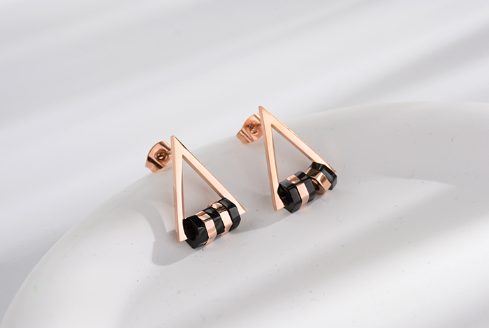 European, American and Korean fashion stud earrings, trendy white mud diamond earrings that do not fade easily, titanium steel rose gold earrings, women's striped accessories, versatile pic 8