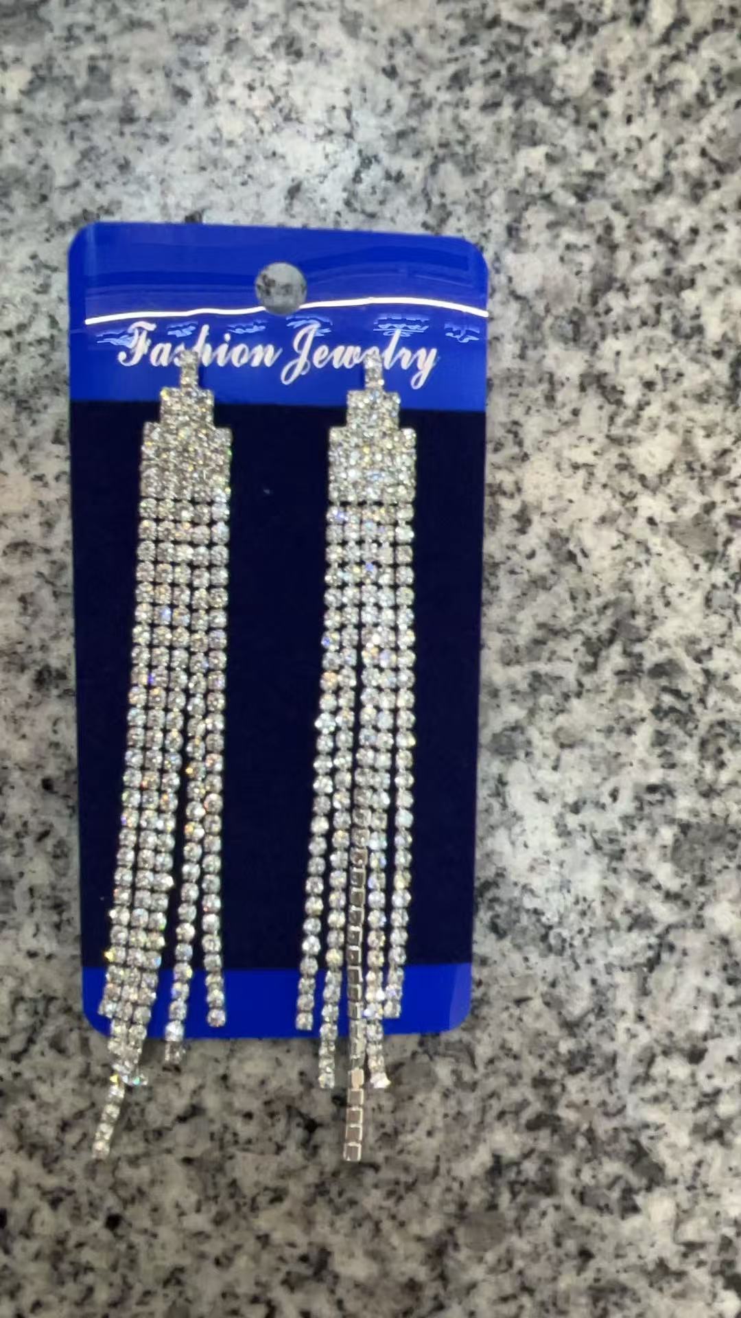 Long mosquito-repellent incense plate ear clips, no ear holes, tassel diamond-encrusted earrings, niche design, exaggerated round face earrings Item Picture