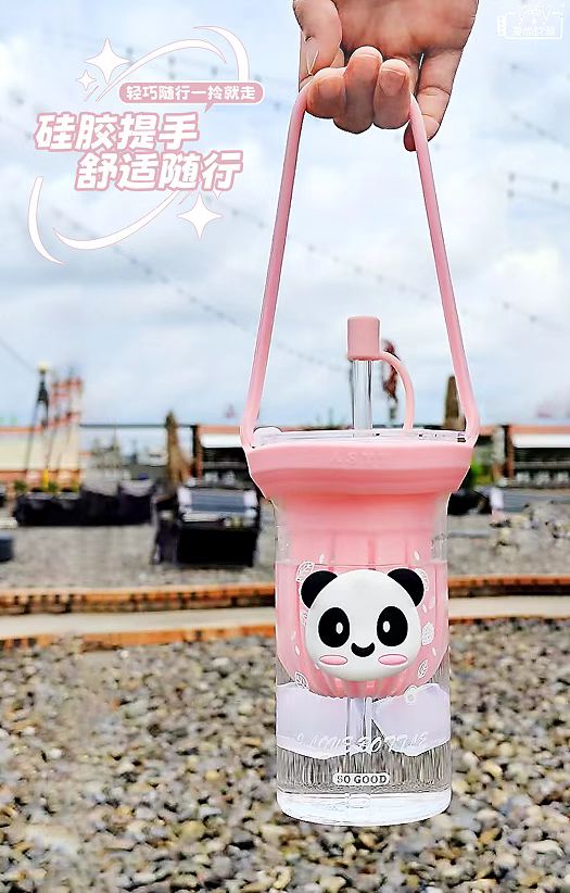 The new Panda high-temperature resistant glass flower tea, juice and coffee cup is a versatile cup with a high aesthetic level. It integrates a handle and a filter, making it both good-looking and convenient to carry at home detail image 6