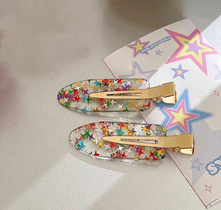 Factory direct sales of the latest fashionable, shiny acrylic hair clips, transparent, shiny and traceless clips, and side clips that are popular among teenage girls details Picture