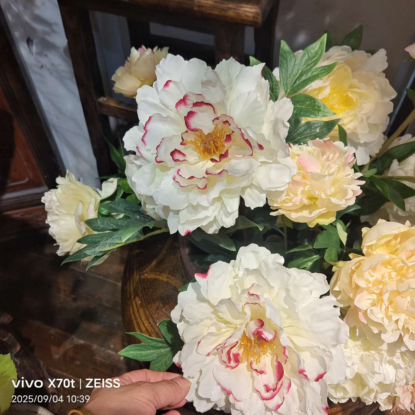 仿真工艺品礼品五头七头蝴蝶兰金香假花装饰摆件仿真花瓣工艺品产品图