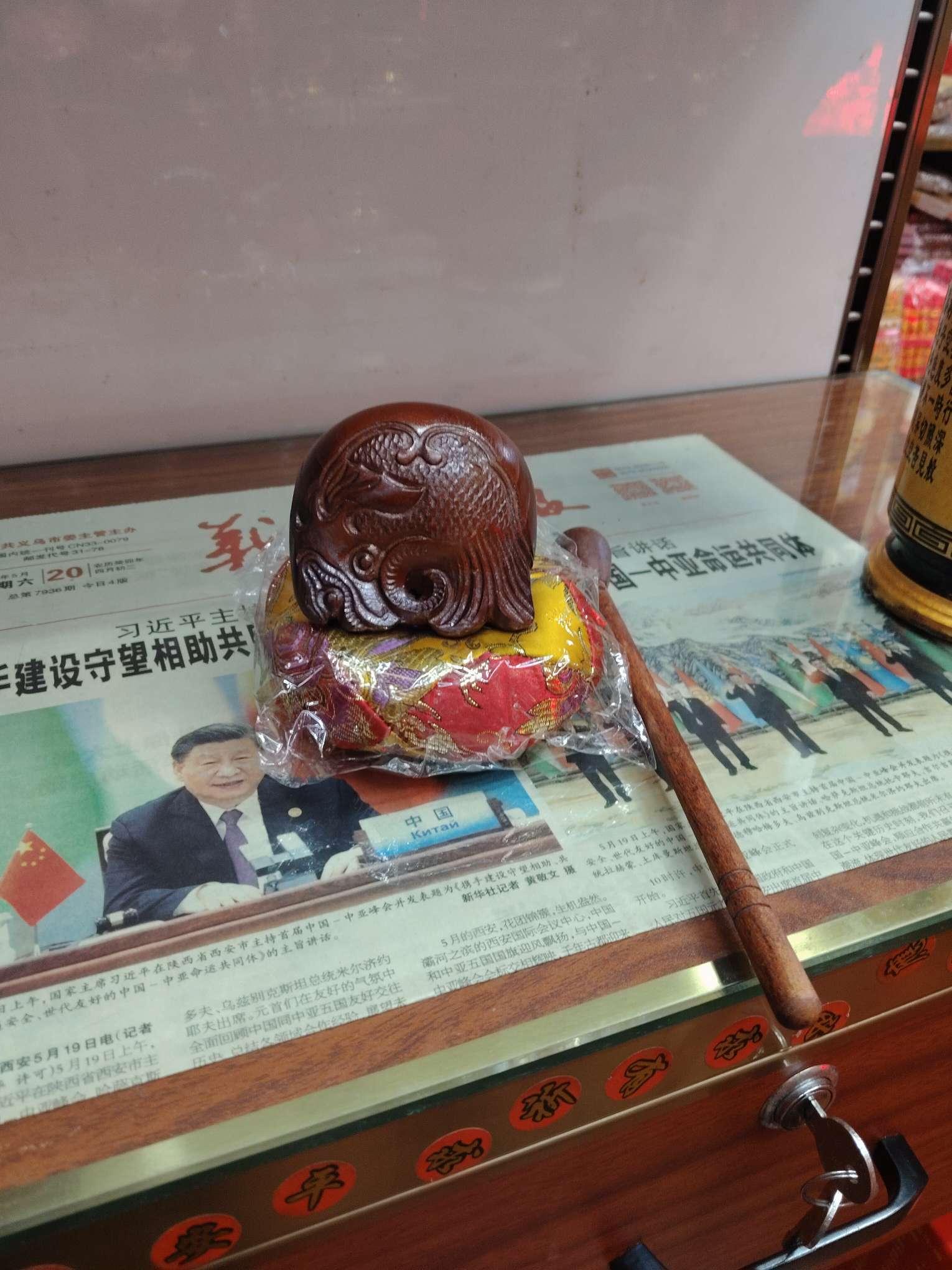 紫檀木木鱼法器实木静心解压打击乐器木雕紫檀摆件佛门老式木鱼敲香樟木木鱼法器实木家用一套棒槌垫子老式小木鱼木雕摆件打击乐器