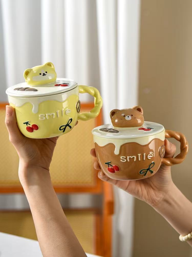 The latest cute, sweet, and adorable cartoon breakfast cup with a lid is creative, individualistic, trendy, and has a high level of appearance for girls. It is a Mark ceramic cup, suitable for home and office use, and can be given as a souvenir for couples and friends Application Scenario