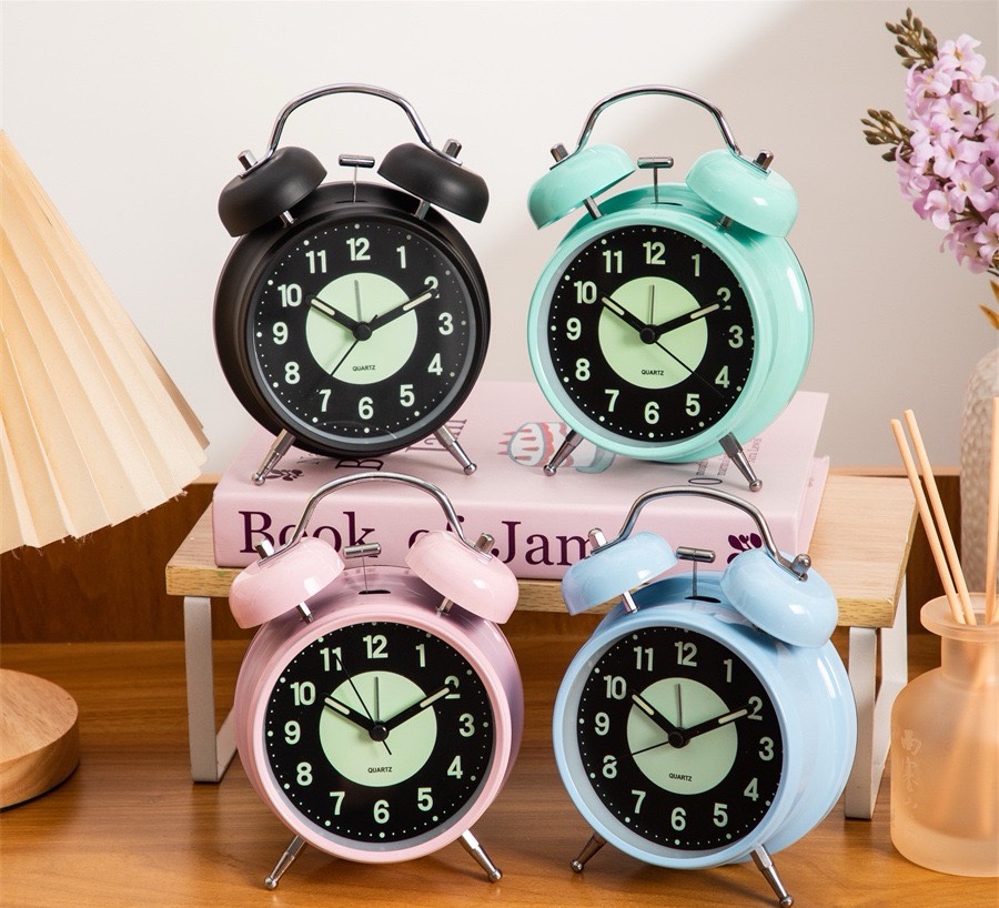 Uranus clock wall clock, modern, simple, silent LCD display clock, creative home decoration for living room and bedroom, bestseller on cross-border e-commerce Amazon detail image 9