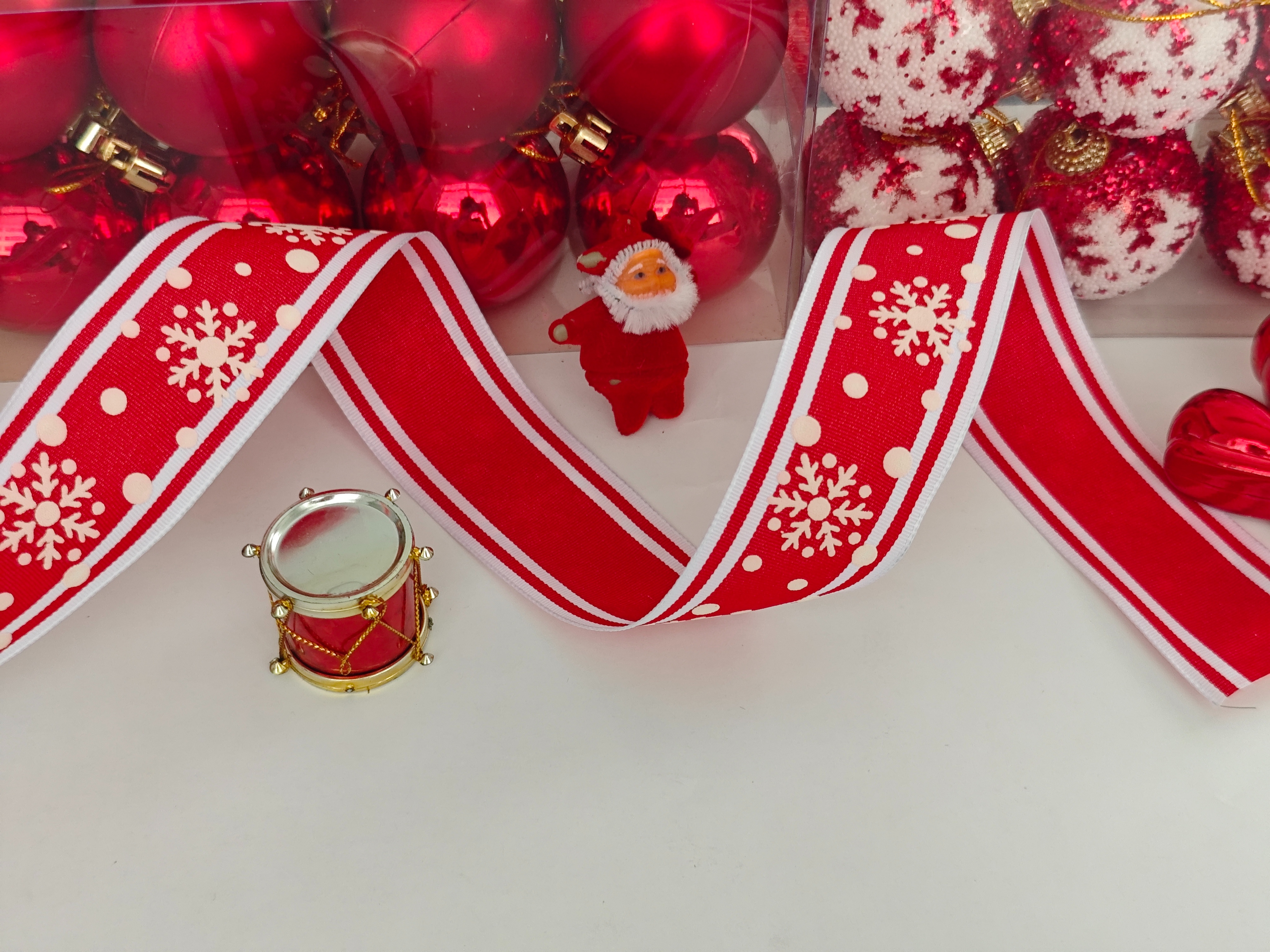 Item No. : 1276 Christmas Gift Packaging Decoration DIY Red Threaded Printed Foam Snowflake Christmas Webbing 3.8cm