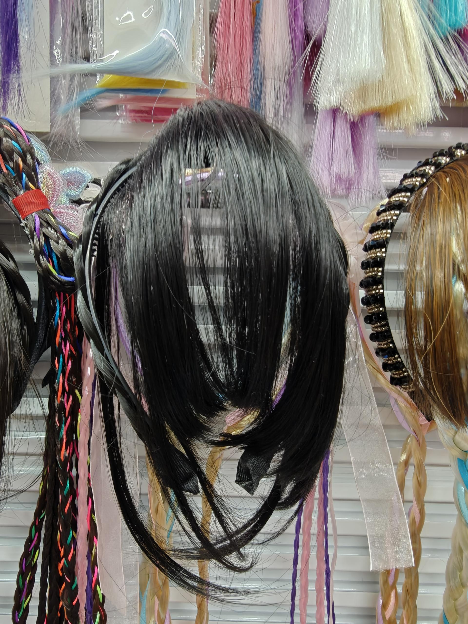 The wig pieces are naturally fluffy, glue-free and seamless. The wig accessories are versatile and can modify hairstyles. They are light, thin and breathable, suitable for many occasions Application Scenario