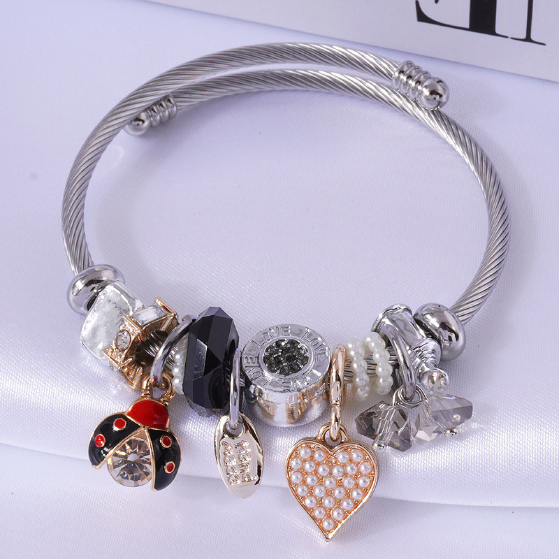European and American cross-border DIY stainless steel bracelet, Korean version handcrafted beaded crystal heart-shaped pearl adjustable bracelet detail image 3