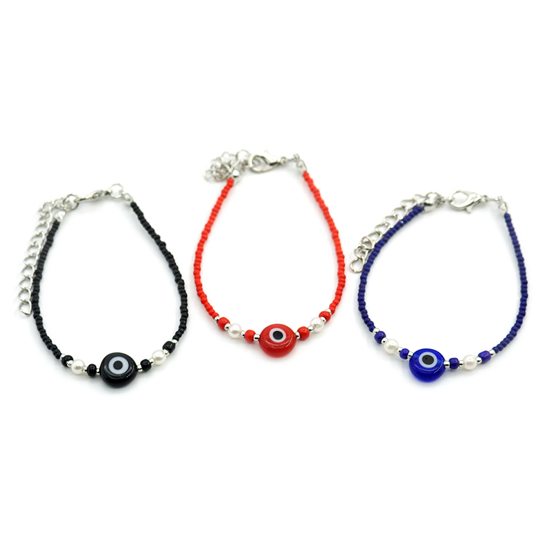 The rice pearl blue eye bracelet is a fashionable women's bracelet and accessory. It is simple, versatile and trendy Specification image