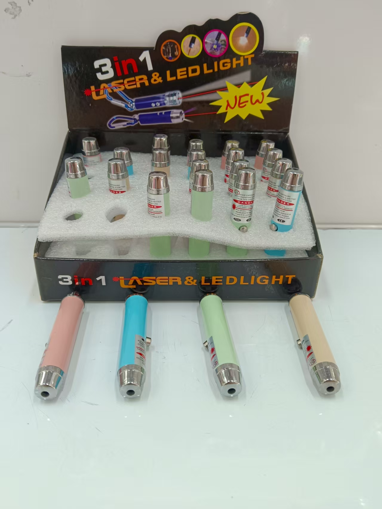 Infrared laser pen cat toy, sales building operation toy, children's toy details Picture