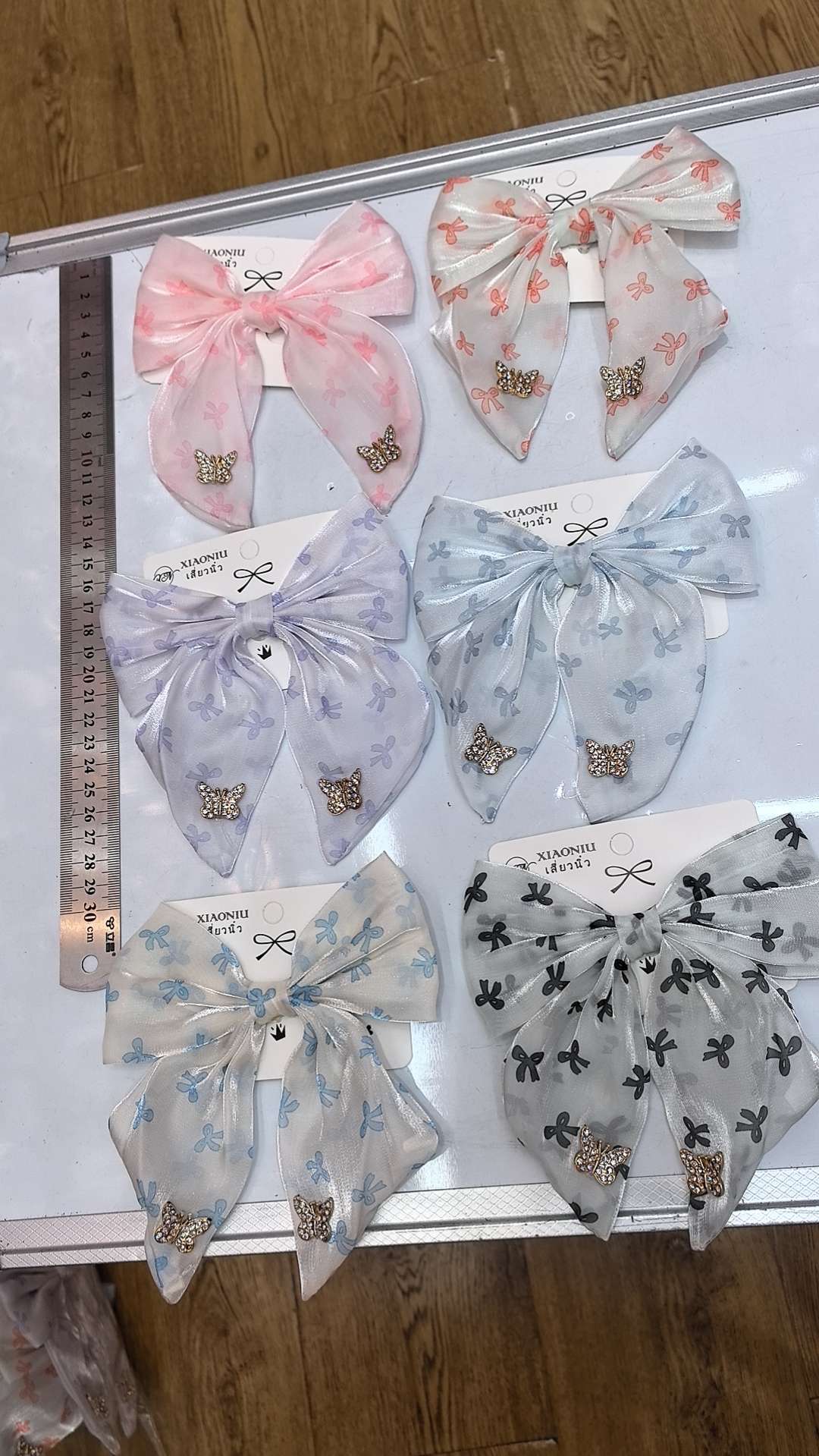 The 2025 new style features a fresh and elegant bow hair accessory with multiple color crocodile hair clips. It is high-end and grand, versatile and brings a different kind of temperament, confident and casual...