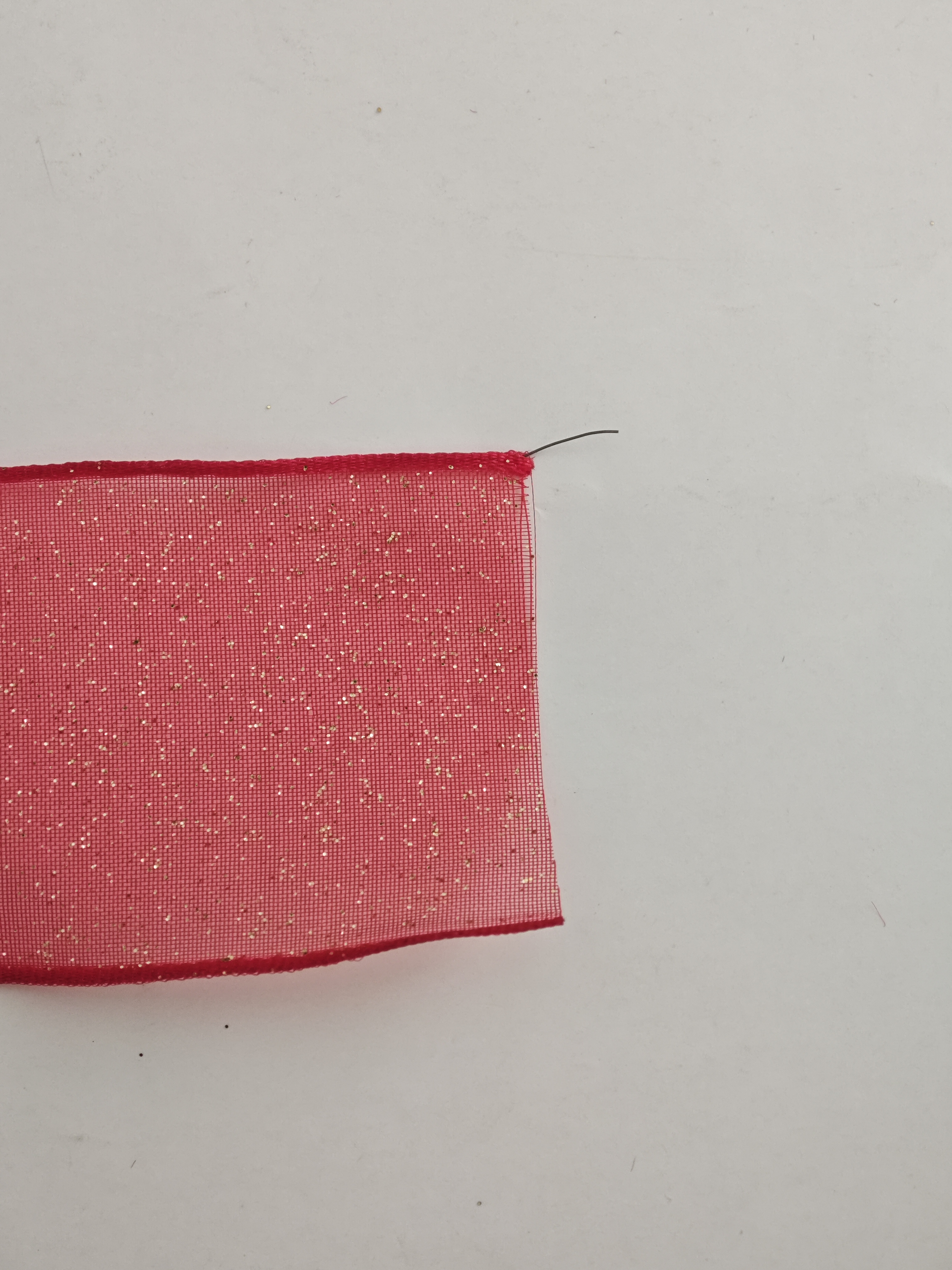 Item No. : 1275 Christmas Gift Packaging Decoration DIY Red Snow Yarn Gold-Sprayed Onion Christmas Webbing 3.8cm details Picture