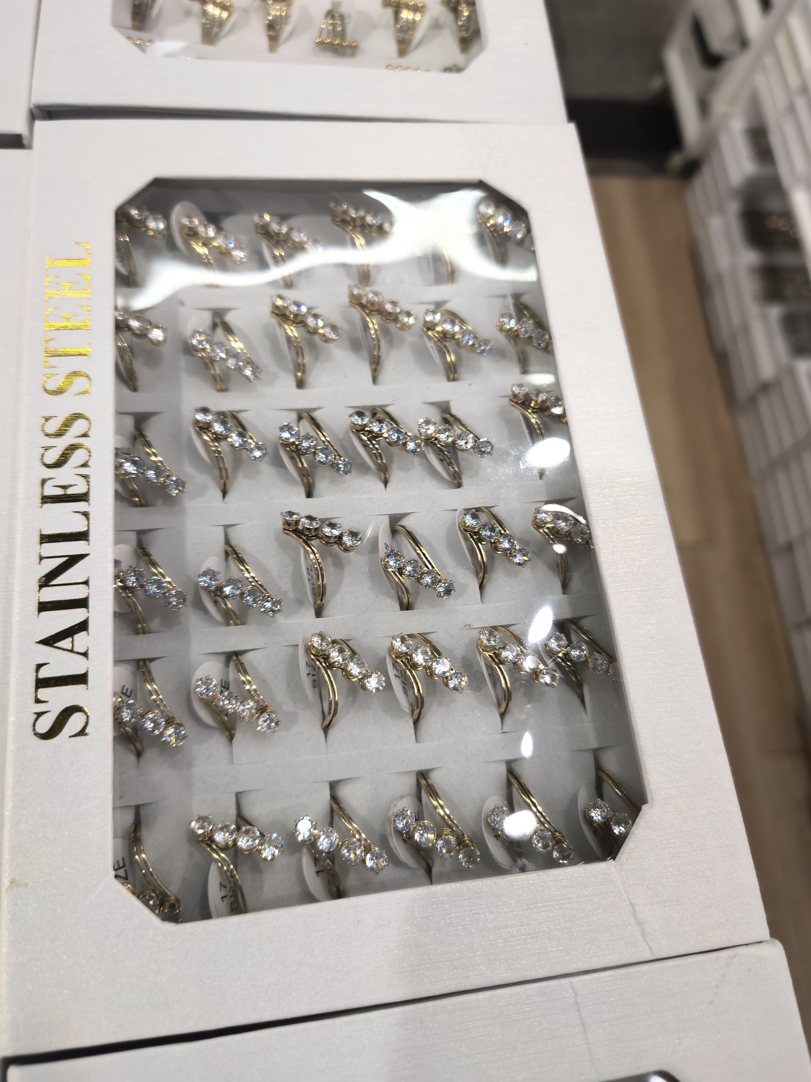 欧美手饰腕饰简约时尚S999钛钢手镯绿水晶女款潮流首饰礼物戒指
不锈钢戒指金属戒指托