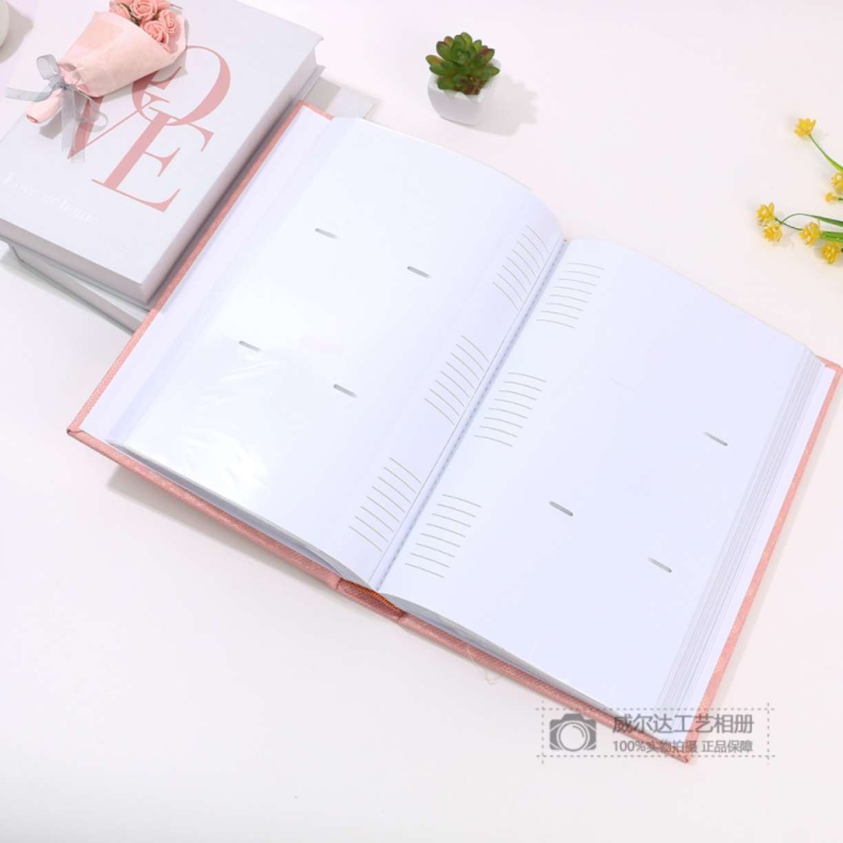 ألبومات صغيرة جداً، ذات طاقة عائلية كبيرة Item Picture