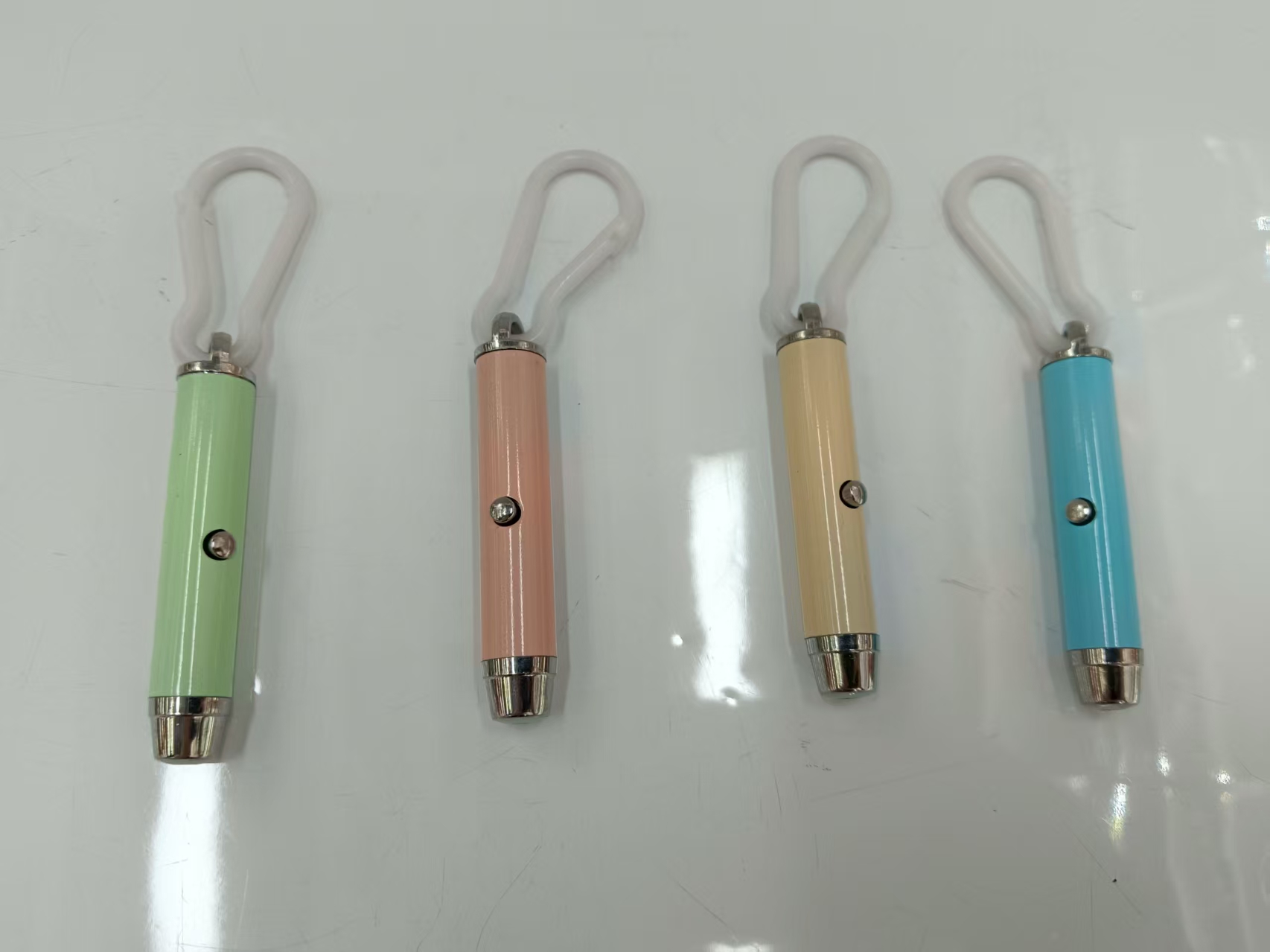 Infrared laser pen cat toy, sales building operation toy, children's toy Specification image