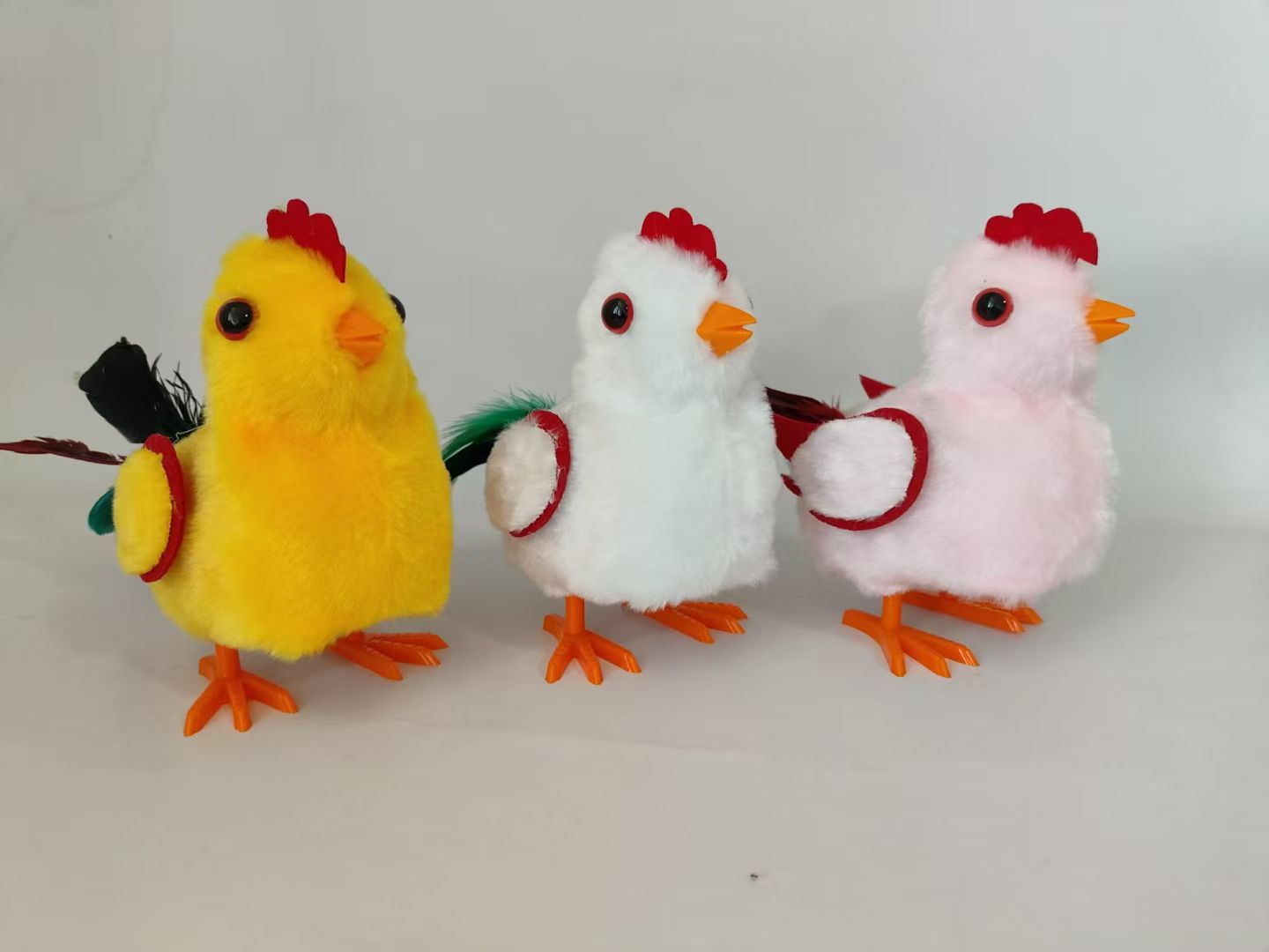 电动毛绒走路鸡，一中包10个，一件100个，带声音翅膀会动会走路，一件里面3个颜色混装