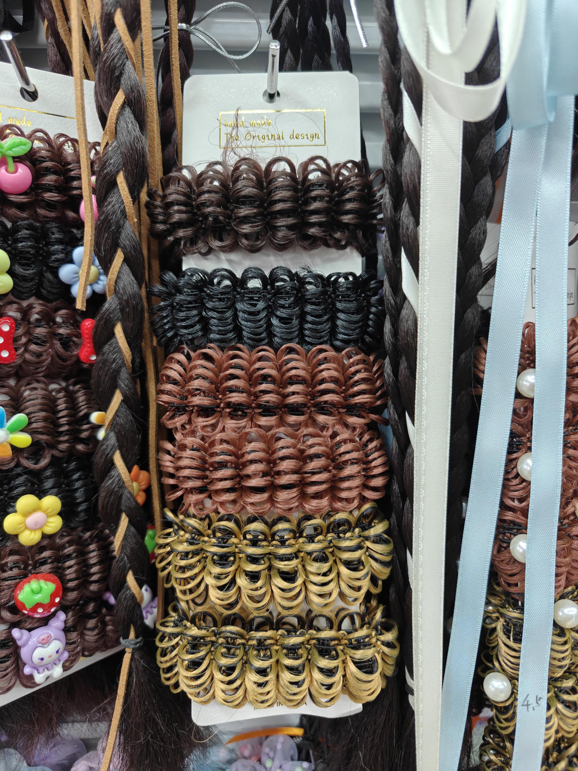 Natural, realistic, light and comfortable wig pieces. A variety of wig accessories to choose from. Fashionable and versatile wig pieces. Decorative wig headwear details Picture