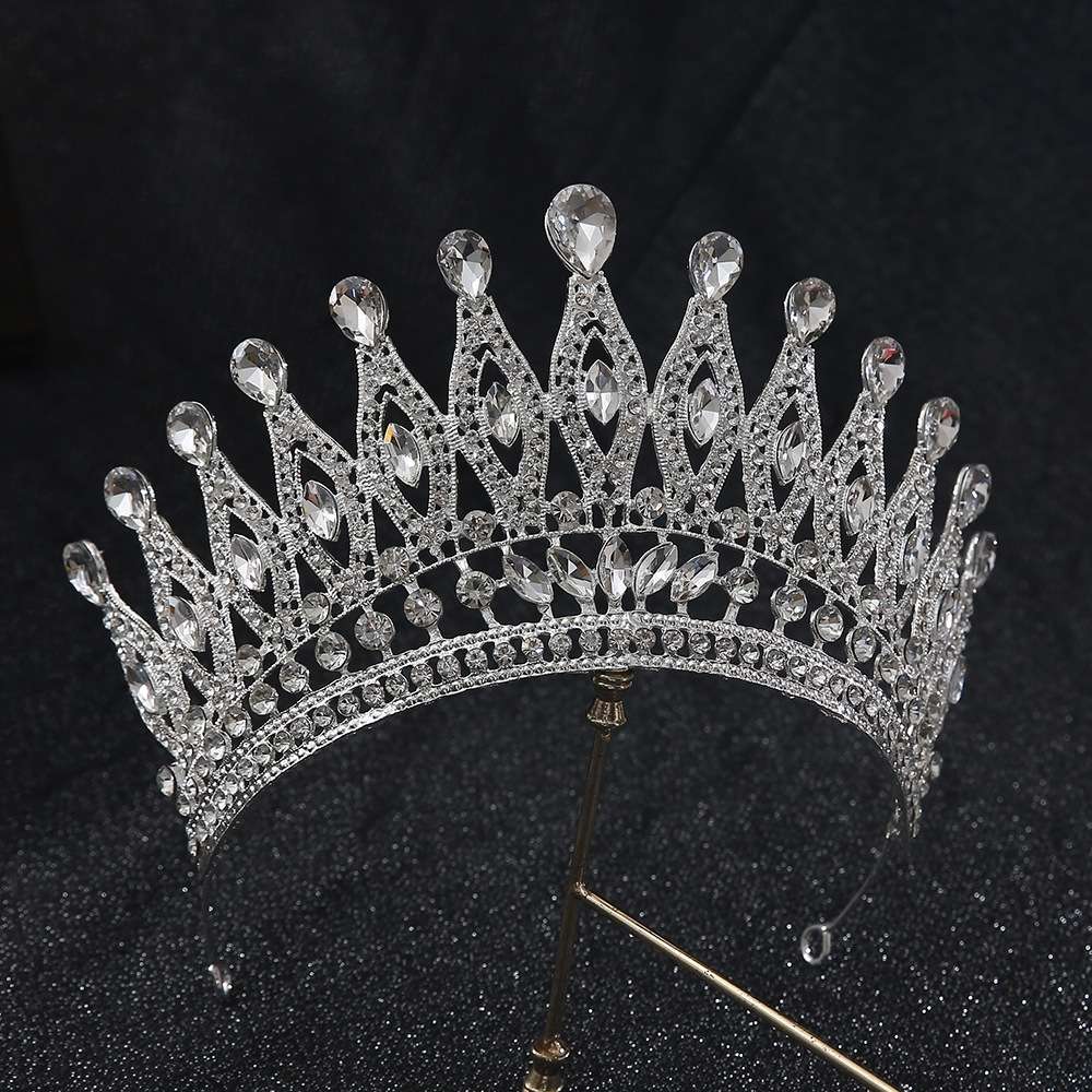 Bride's accessories: Crown, crown