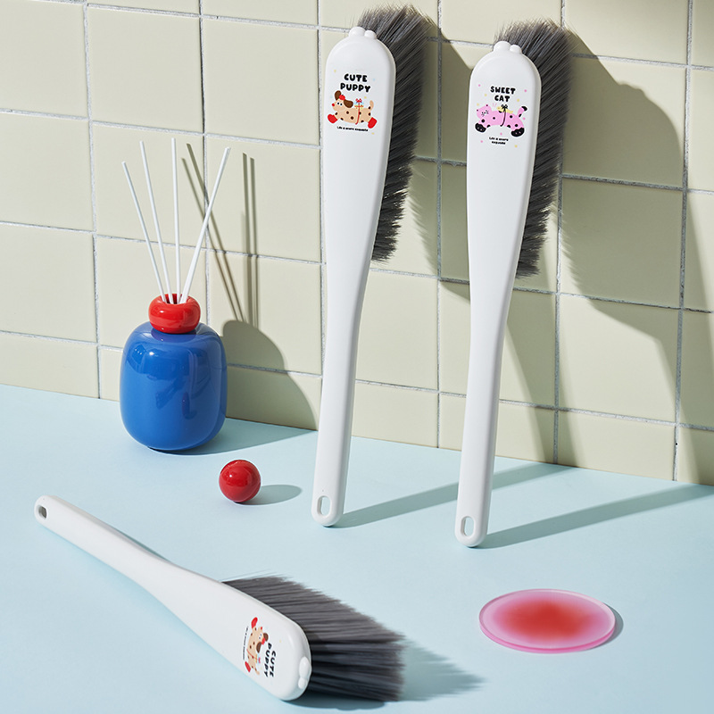 J06-7034 Cartoon bed sweeping brush, household bed and sofa cleaning, bedroom soft bristle small broom, dust removal brush, broom Application Scenario