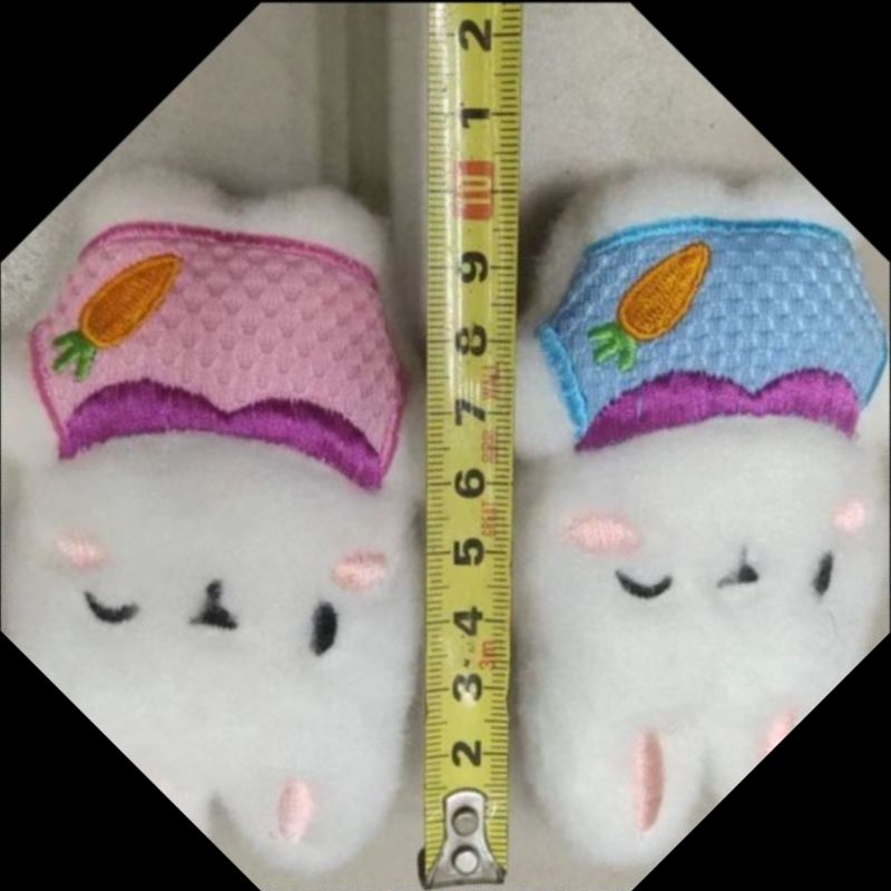 潮流玩具/毛绒玩具/羊毛毡/羊毛毡挂件/抱心熊产品图